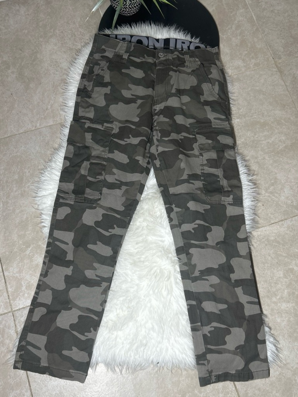 IRON Men's size 32x32 Camo Cargo Pants - Green/Gray
